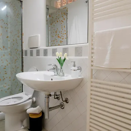 Casa La Neviera - Loft Con Vasca Idromassaggio - Vicino Mare E Centro Con Parcheggio Pesaro